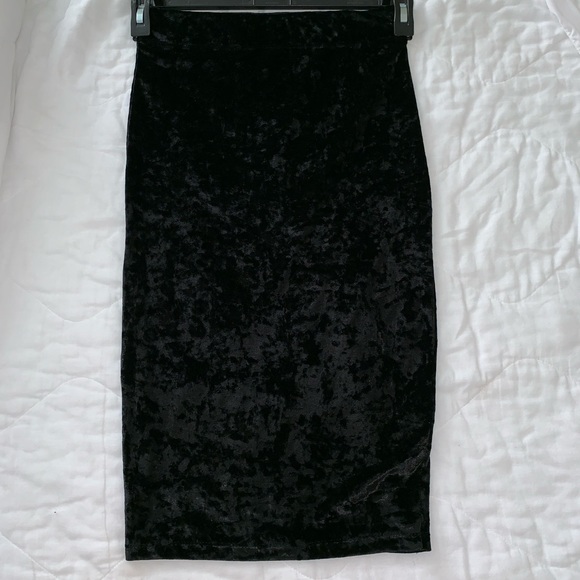 Mid-Waist Black Pencil Skirt - Picture 6 of 6